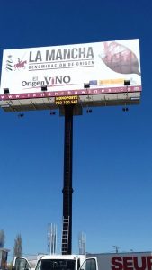 Los vinos DO La Mancha podrán ser vistos por millones de conductores
