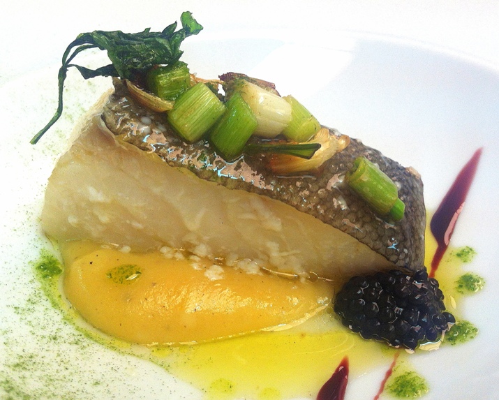 Bacalao, patata con ajada y ajetes Bacalao, patata con ajada y ajetes