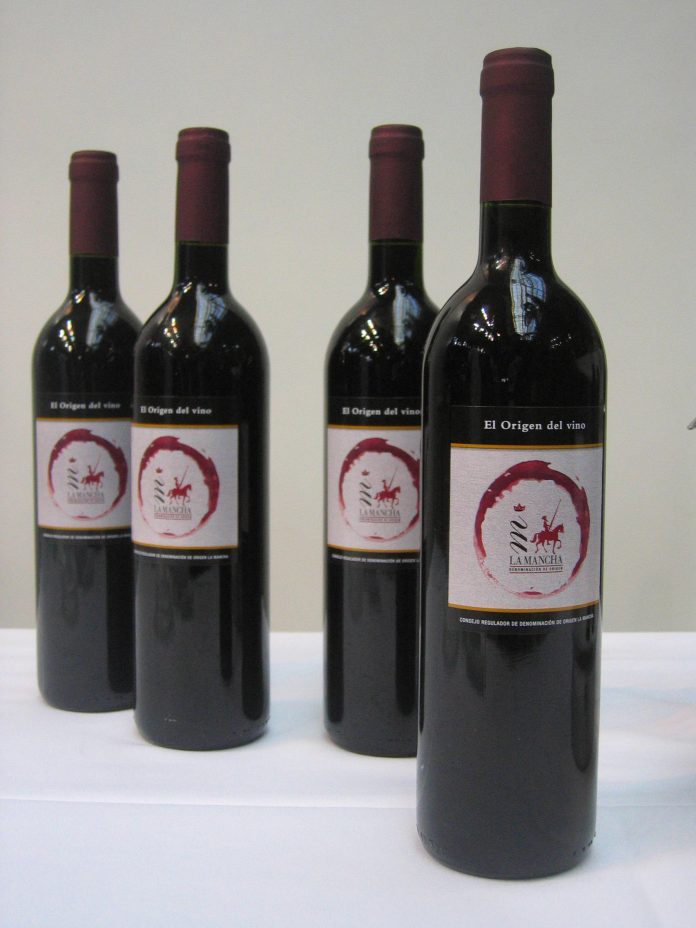 Botellas de vino tinto DO La Mancha