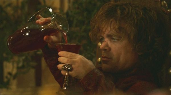 5 TV characters who love wine - La Mancha Wines