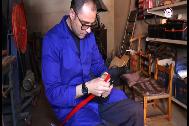 Pedro Alhambra representa más de cuatro generaciones de artesanos boteros