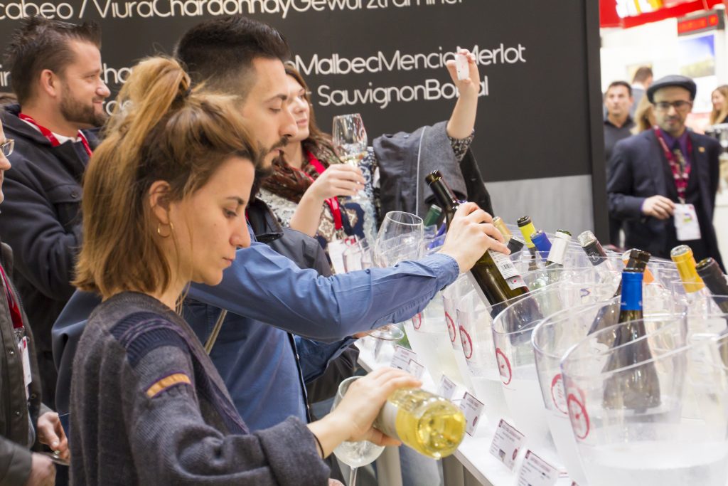 Publico final catando en ProWein 2017