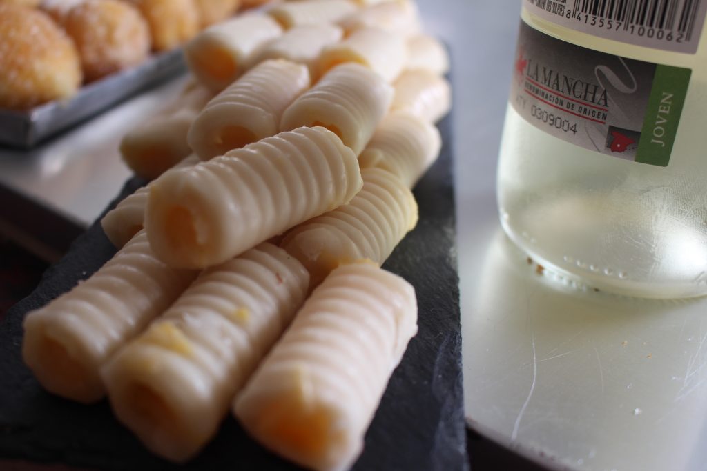 huesos-y-bunuelos-con-blanco-moscatel