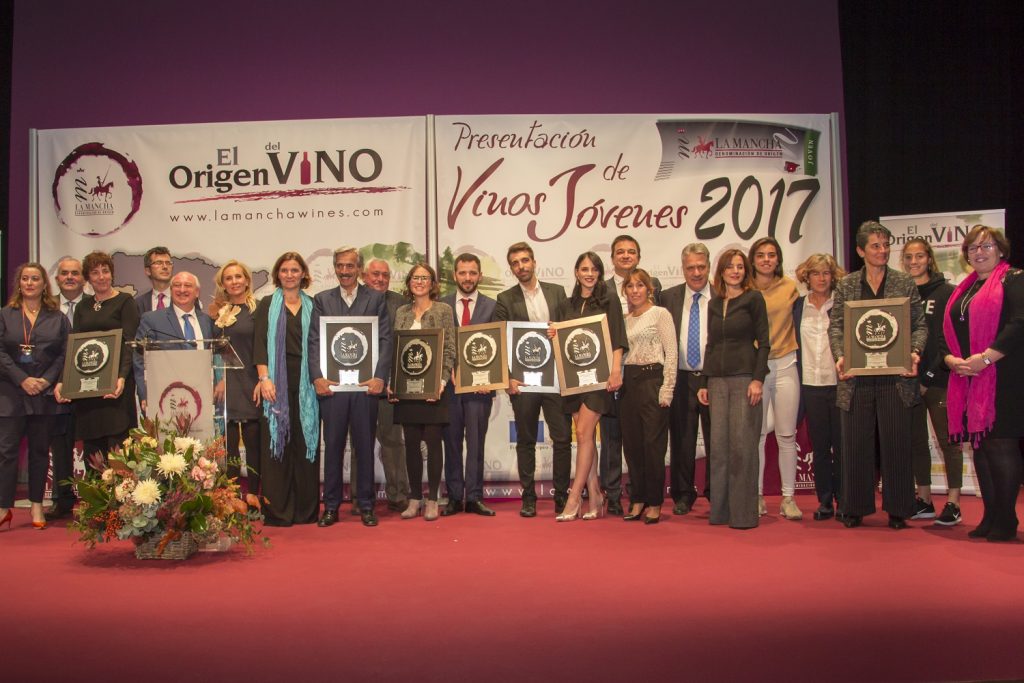 Foto de familia de los Premios Jóvenes 2017