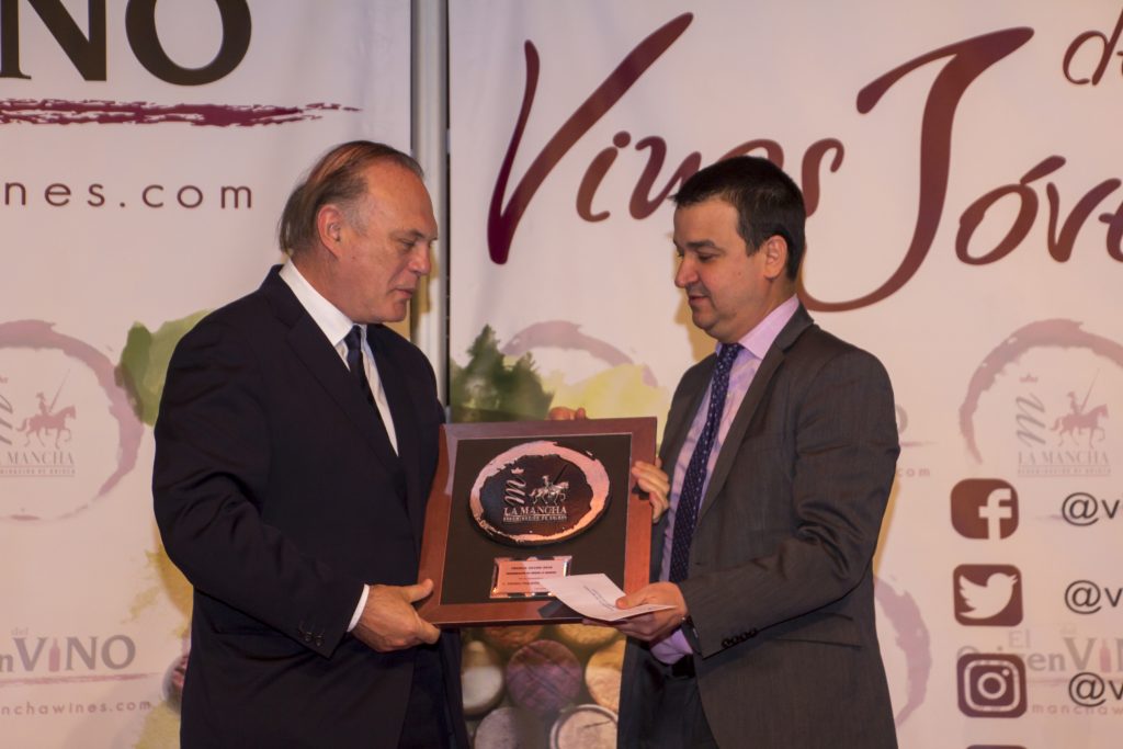 Pedro Píqueras recibe el Premio Honorífico DO La Mancha
