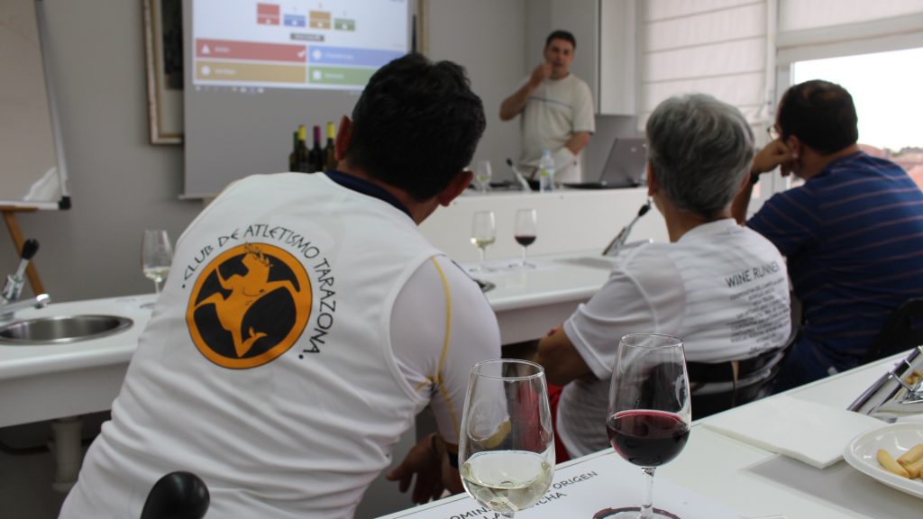 Cata realizada por los wine runners en el Consejo Regulador