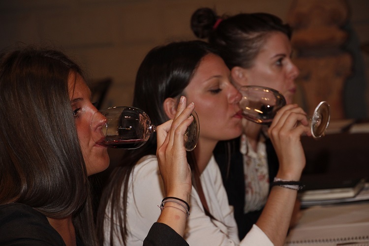 Profesionales degustando vinos DO La Mancha en el pasado evento celebrado en México en 2015