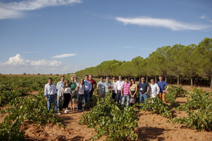 La misión inversa también pudo pisar algún viñedo de La Mancha en plena vendimia