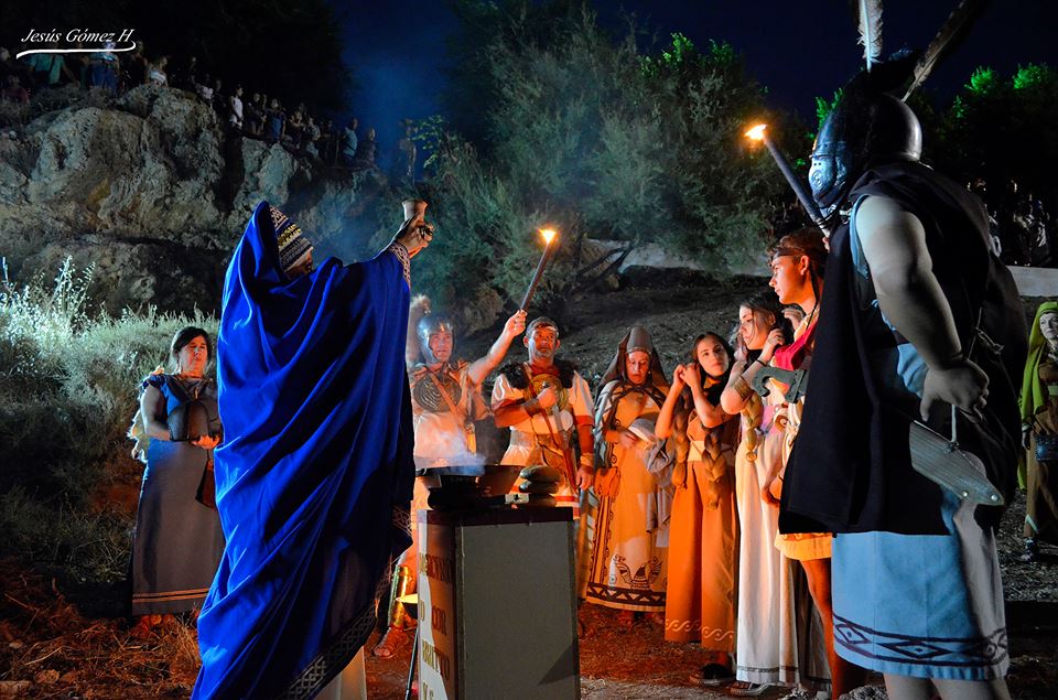 Recreación de los rituales funerarios íberos. Imagen cedida por la Asociación Tierra Roja de Alhmabra