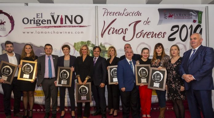 Foto de famillia de los Premios Jóvenes DO La Mancha 2019