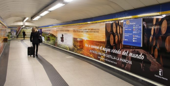 Pasillos del Metro de Madrid en la estación de Sol