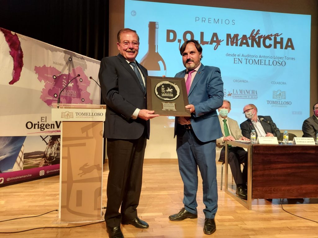 Alfonso Monsalve, homenajeado por su 'Vida dedicada al vino'