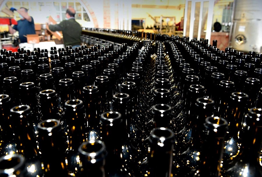 Bottling in the wineries of La Mancha