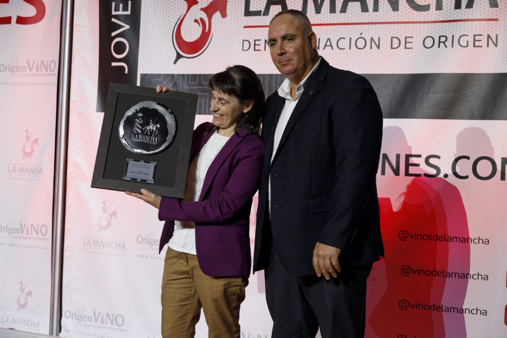 Belén García, del restaurante Mesón Octavio de Ciudad Real,  recogía el Premio Joven Sumiller 2022