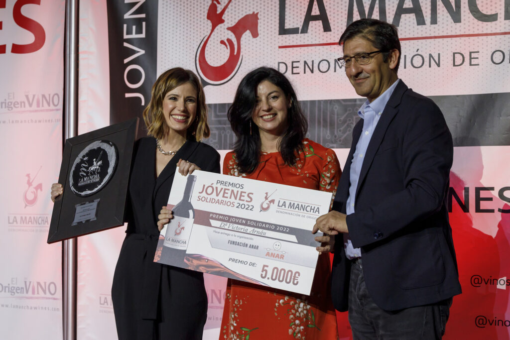 Victoria Arnau + Fundación ANAR (Premio Joven Comunicación)