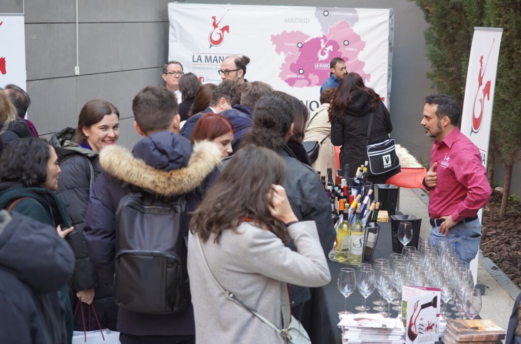 Degsutación de vinos DO La Mancha en la Academia de Cine