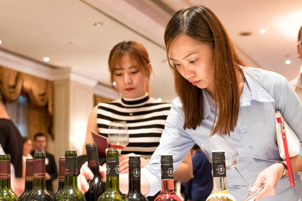 Importadores asiáticos se interesan por los vinos de La Mancha en Singapur