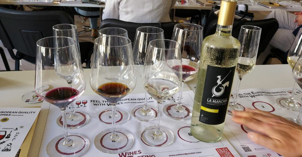 Cata realizada por la Interprofesión del Vino de España con un blanco airén