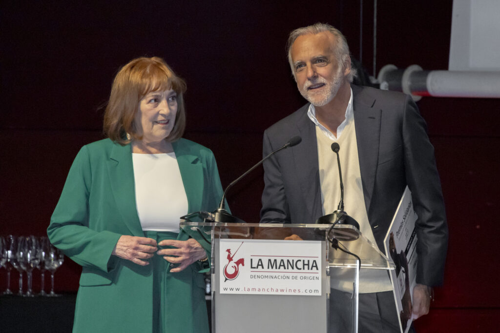 Carmen Maura y Paco Arango agradecen el Premio Solidario en nombre de Aladina