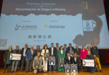 Foto de familia de los Premios Solidarios 2023