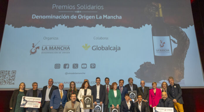Foto de familia de los Premios Solidarios 2023