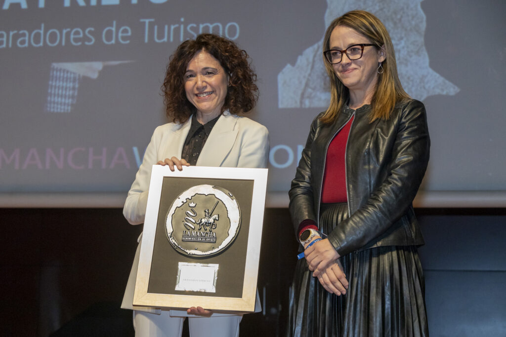 Olivia Reina, Premio Profesional en la Dirección de Hotel