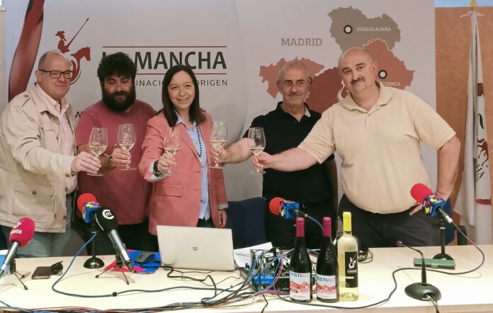 Brindis previo de presentación de Festial