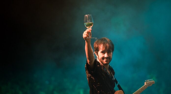 Lori Meyers con un airén de La Mancha en el ultimo Festival de los Sentidos