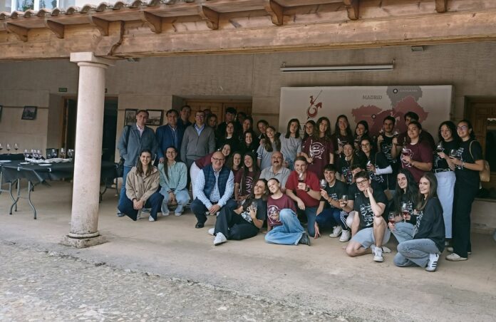 Foto de familia de alumnos y ponentes del curso