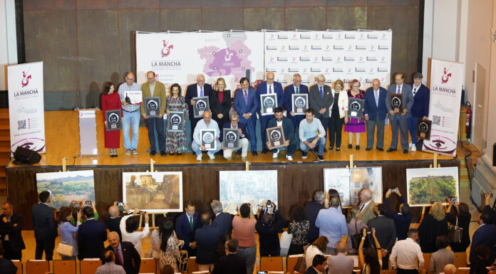 Foto de familia de los premiados