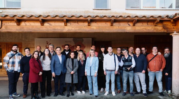 Foto de familia con la prensa de Alcázar y Tomelloso