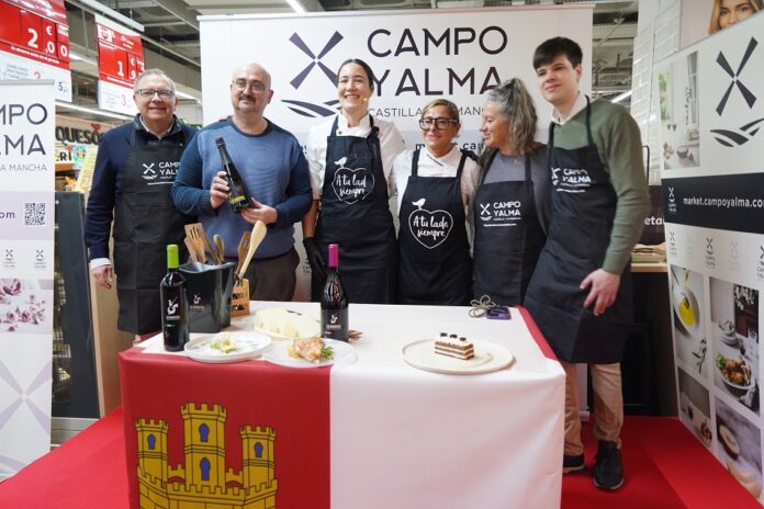 Chefs y represetantes de figuras de calidad como el queso manchego, el vino DO La Mancha, el cordero manchego y el mazapán de Toledo