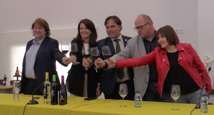 Brindis de autoridades y organización de FESTIAL 2025