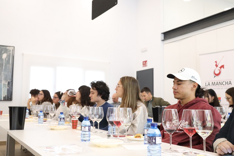 Cata impartida a los alumnos universitarios