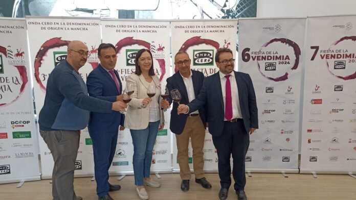 Presentación de la Fiesta de la Vendimia en el edificio Vinos del Qujijote (2)