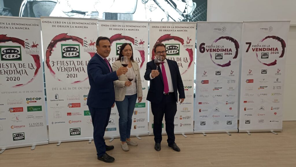 Brindis de arranque en la VII Fiesta de la Vendimia 2025