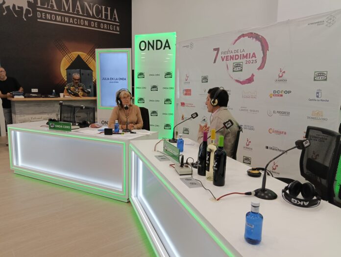 Julia Otero entrevista al Vpte de CLM