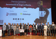 Emotiva Gala de los Premios Solidarios 2025 en Madrid Foto de familia de los Premios Solidarios 2025