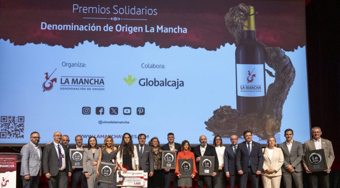 Emotiva Gala de los Premios Solidarios 2025 en Madrid Foto de familia de los Premios Solidarios 2025