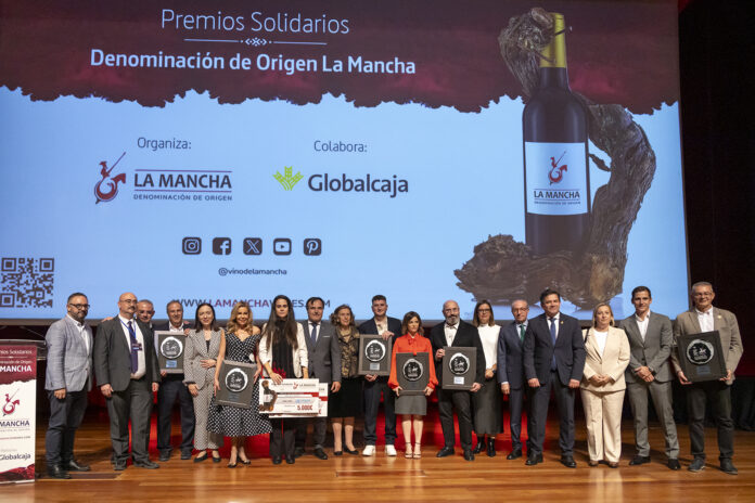 Foto de familia de los Premios Solidarios 2025 Foto de familia de los Premios Solidarios 2025