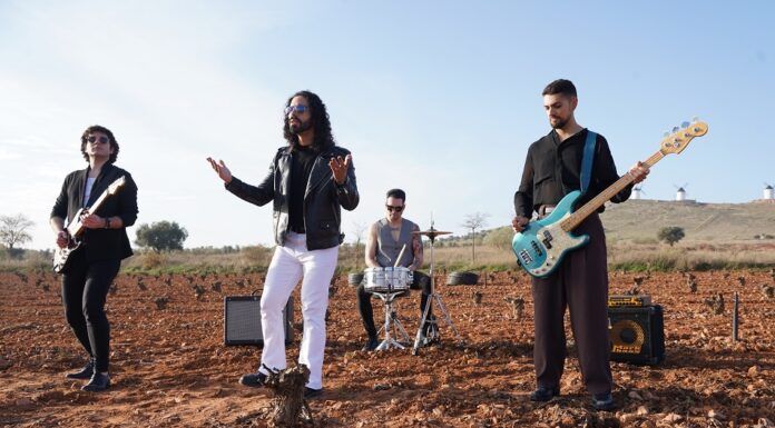 DenisDenis durante la grabación del videoclip en 2024