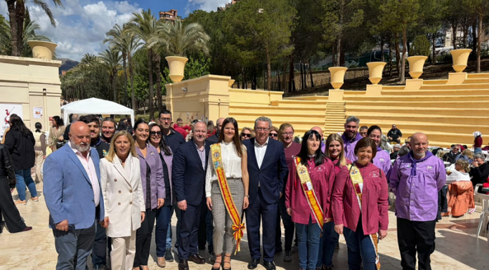 Los vinos DO La Mancha seducen Benidorm Foto de familia bajo el sol mediterráneo de Benidorm