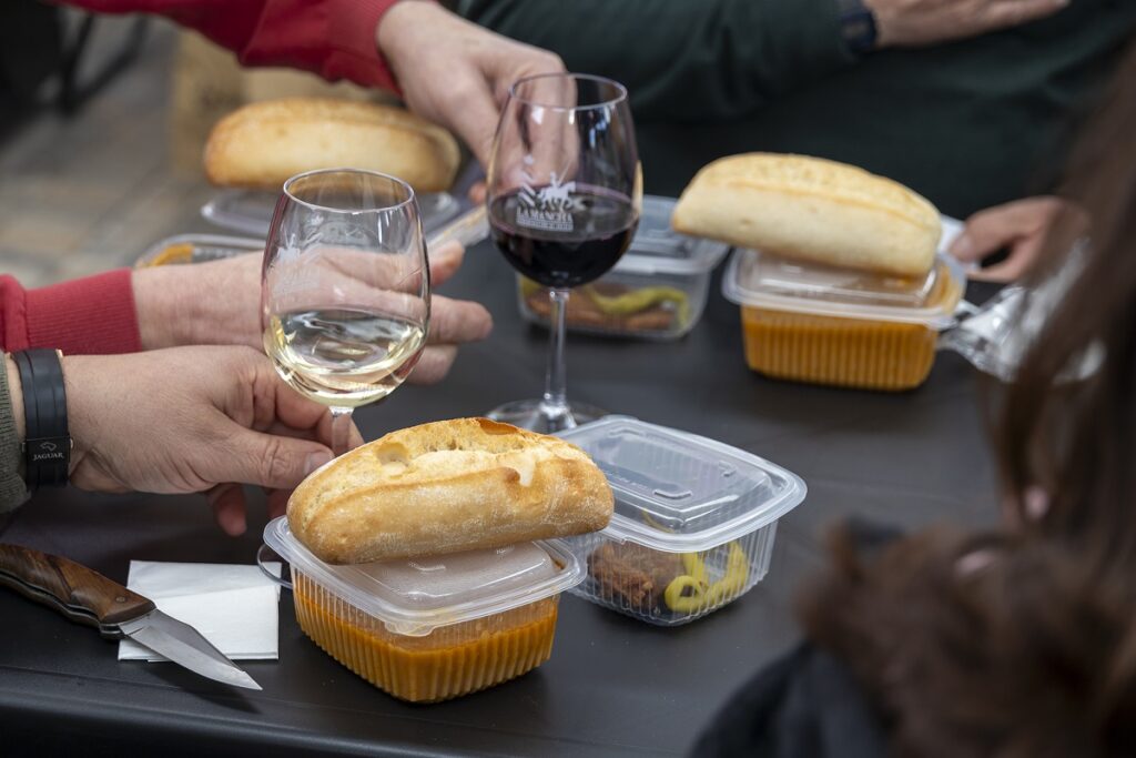 Se repartieron más de 1.000 raciones