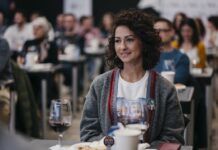 Maridaje solidario de Vino y humor en Gachas Comedy 2026. Vino y humor vuelven a triunfar en Albacete