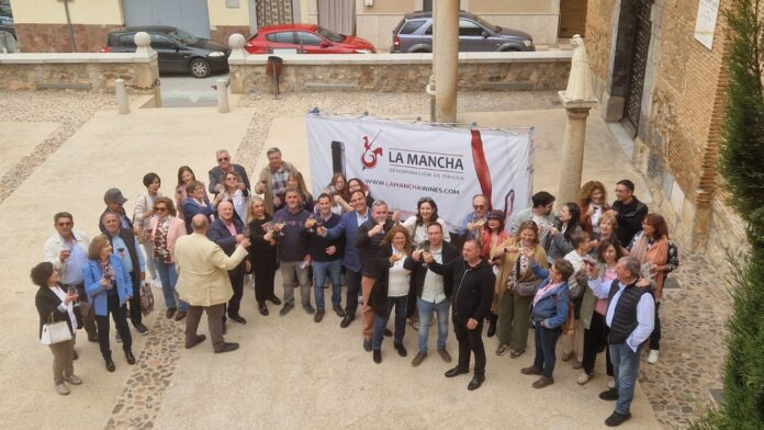 Brindis en el Día Vino DO 2026