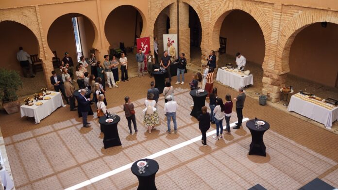 El patio Mudejar del Museo Artes Escénicas volvió a recrear el espacio para la degustación