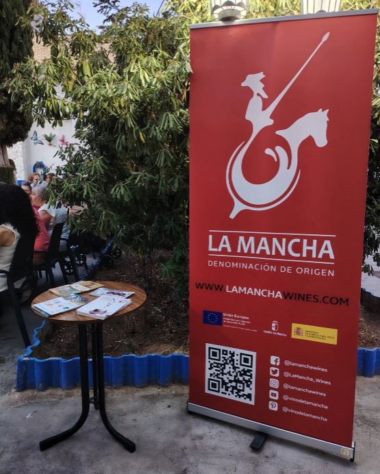 Roll up promocional de los vinos de La Mancha en el evento