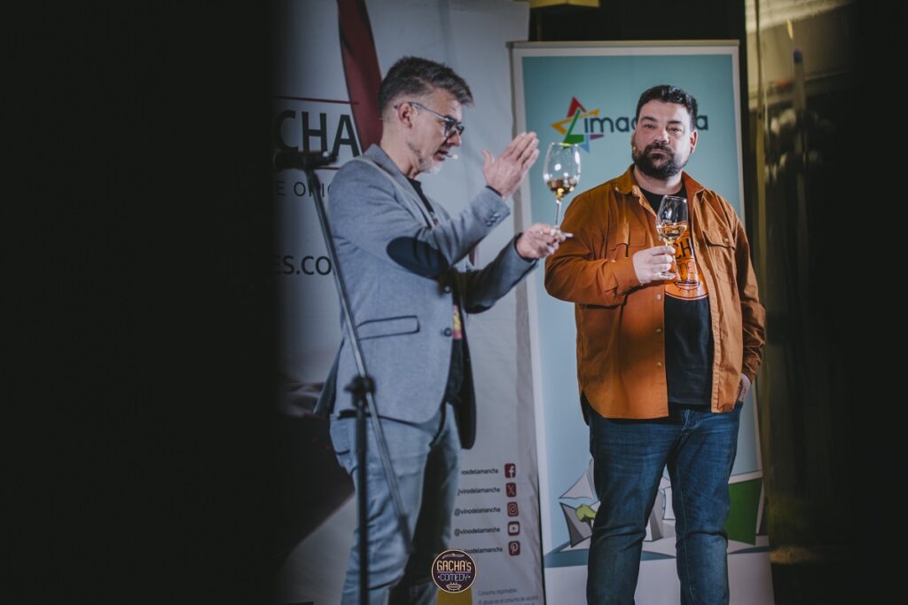 El humorista Jesús Arenas en la ultima edición de las catas comedy celebradas en el gachas Comedy de Albacete