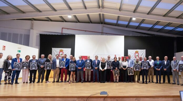 Foto de familia de los Premios Vino y Culrura 2026