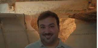 Julián Añil en el interior de una cueva de Tomelloso